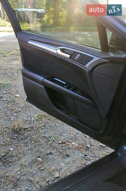 Седан Ford Fusion 2014 в 