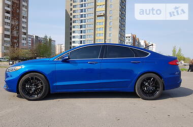 Седан Ford Fusion 2016 в 