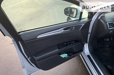 Седан Ford Fusion 2015 в 