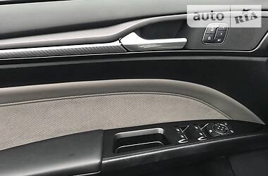 Седан Ford Fusion 2016 в 