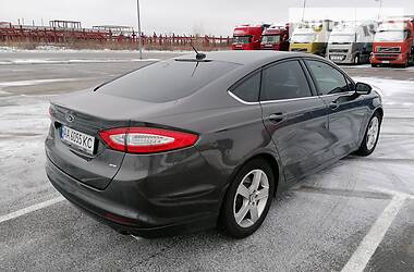 Седан Ford Fusion 2015 в 