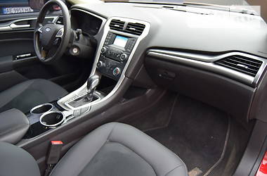 Седан Ford Fusion 2013 в 