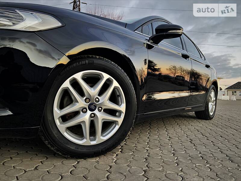 Седан Ford Fusion 2015 в Чернівцях