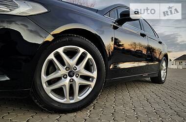 Седан Ford Fusion 2015 в 