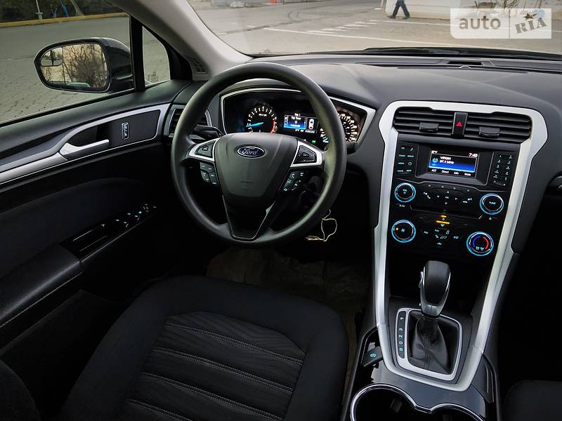 Седан Ford Fusion 2015 в Чернівцях