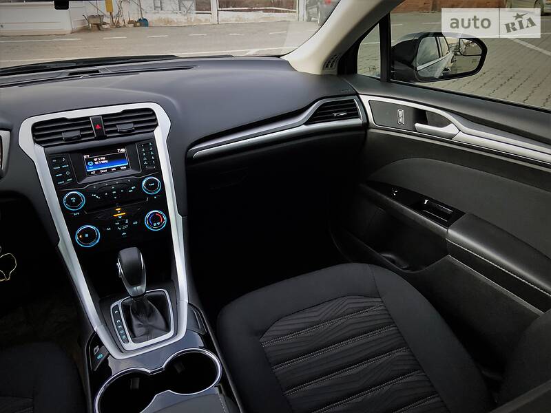 Седан Ford Fusion 2015 в Чернівцях