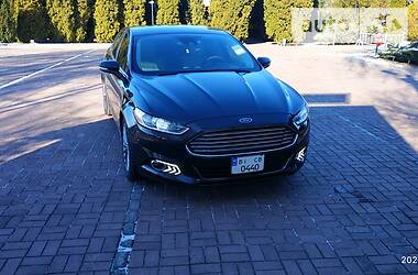 Седан Ford Fusion 2015 в 