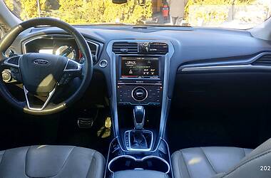 Седан Ford Fusion 2015 в 