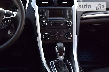 Седан Ford Fusion 2016 в 