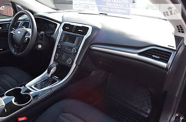 Седан Ford Fusion 2016 в 