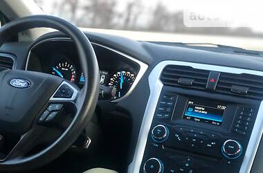 Седан Ford Fusion 2016 в 