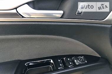 Седан Ford Fusion 2016 в 