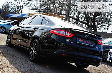 Седан Ford Fusion 2015 в 