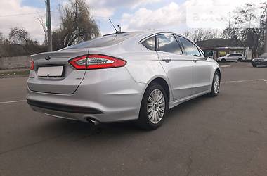 Седан Ford Fusion 2015 в 