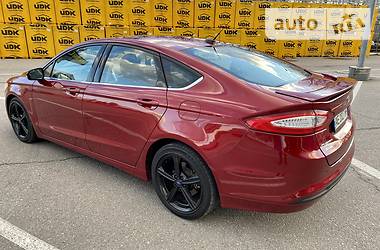 Седан Ford Fusion 2015 в 