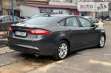 Седан Ford Fusion 2015 в 