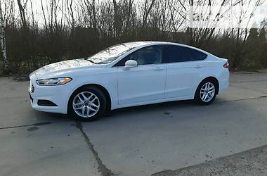 Седан Ford Fusion 2015 в 