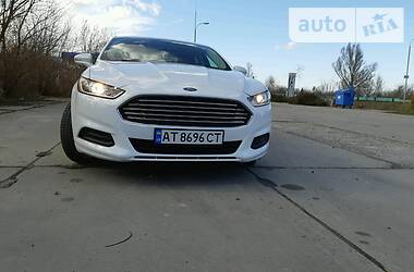 Седан Ford Fusion 2015 в 