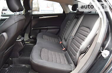 Седан Ford Fusion 2016 в 
