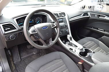 Седан Ford Fusion 2016 в 