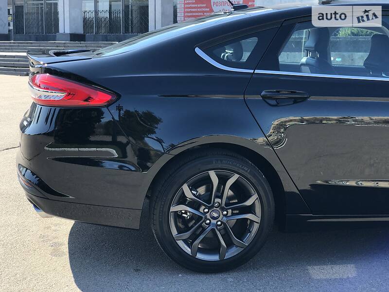 Седан Ford Fusion 2018 в Рівному