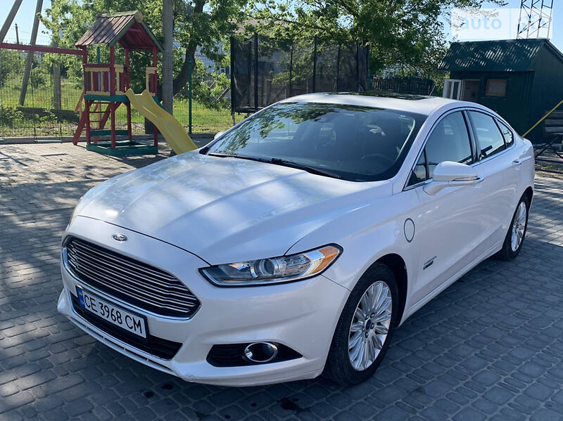 Ford Fusion гибрид плуг -ин