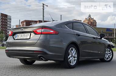 Седан Ford Fusion 2016 в 