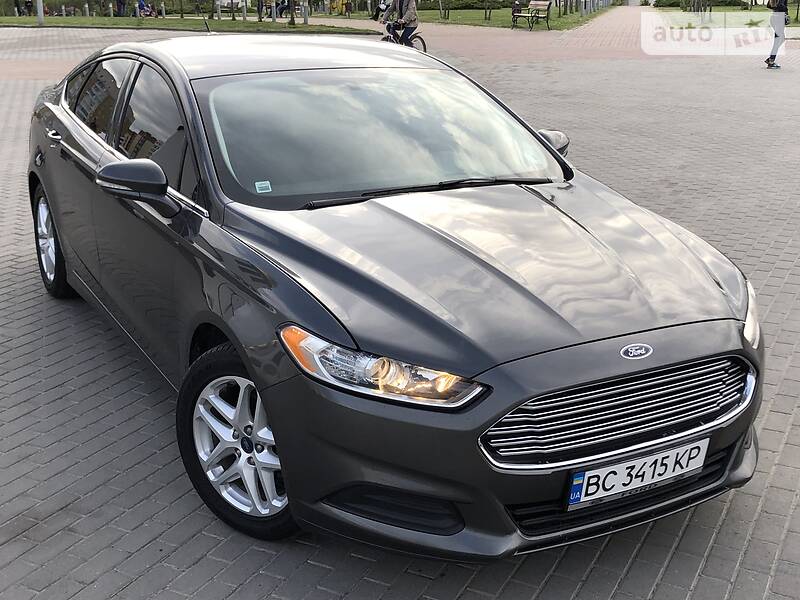 Седан Ford Fusion 2016 в Львові