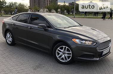 Седан Ford Fusion 2016 в 