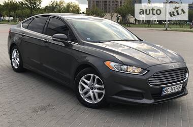 Седан Ford Fusion 2016 в 