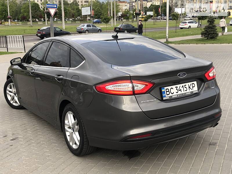 Седан Ford Fusion 2016 в Львові
