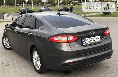 Седан Ford Fusion 2016 в 