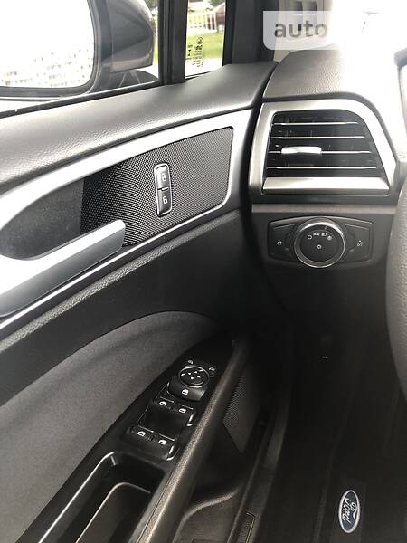 Седан Ford Fusion 2016 в Львові