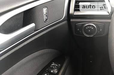 Седан Ford Fusion 2016 в 