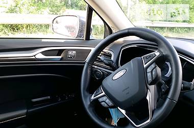 Седан Ford Fusion 2018 в 