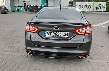 Седан Ford Fusion 2015 в 