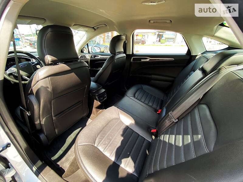 Седан Ford Fusion 2015 в Черновцах