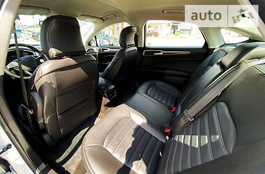 Седан Ford Fusion 2015 в 