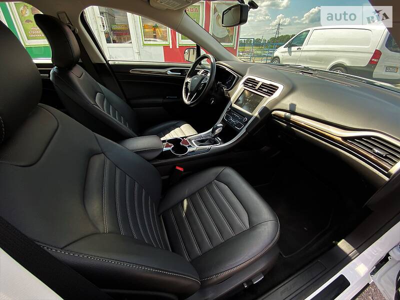 Седан Ford Fusion 2015 в Черновцах