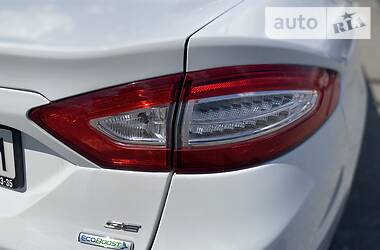 Седан Ford Fusion 2015 в 