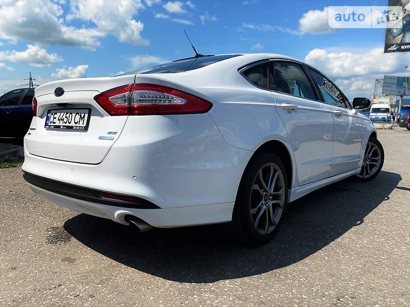 Седан Ford Fusion 2015 в Черновцах
