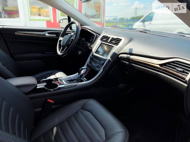Седан Ford Fusion 2015 в Черновцах