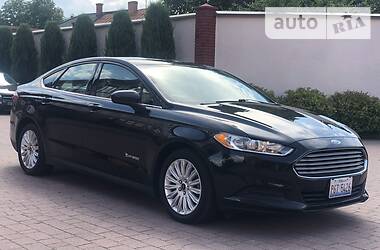 Седан Ford Fusion 2015 в 