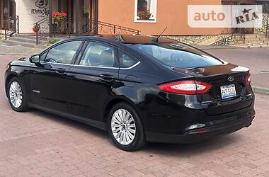 Седан Ford Fusion 2015 в 