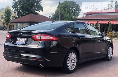 Седан Ford Fusion 2015 в 