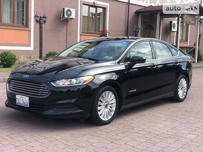 Седан Ford Fusion 2015 в 