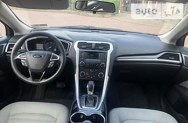 Седан Ford Fusion 2015 в 