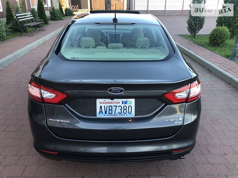 Седан Ford Fusion 2015 в Стрию