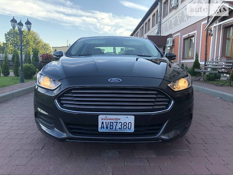 Седан Ford Fusion 2015 в Стрию