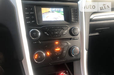 Седан Ford Fusion 2014 в 